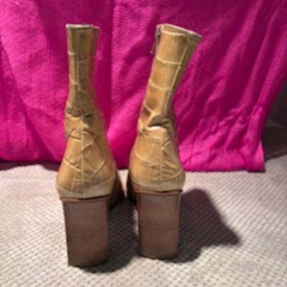 Brown's Couture croc leather heeled ankle boots - Picture 2 of 4